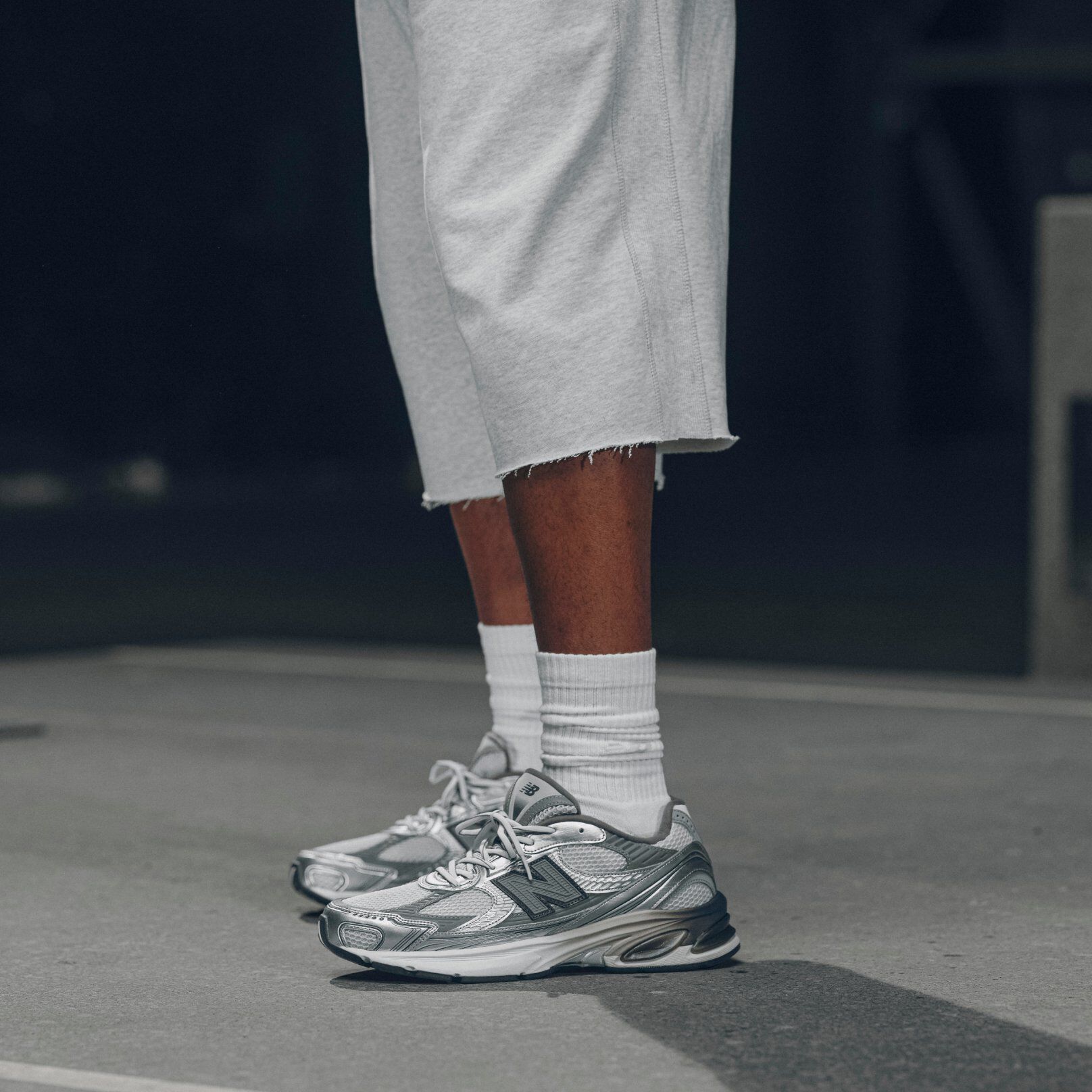 knee down image of person wearing ABZORB 2010