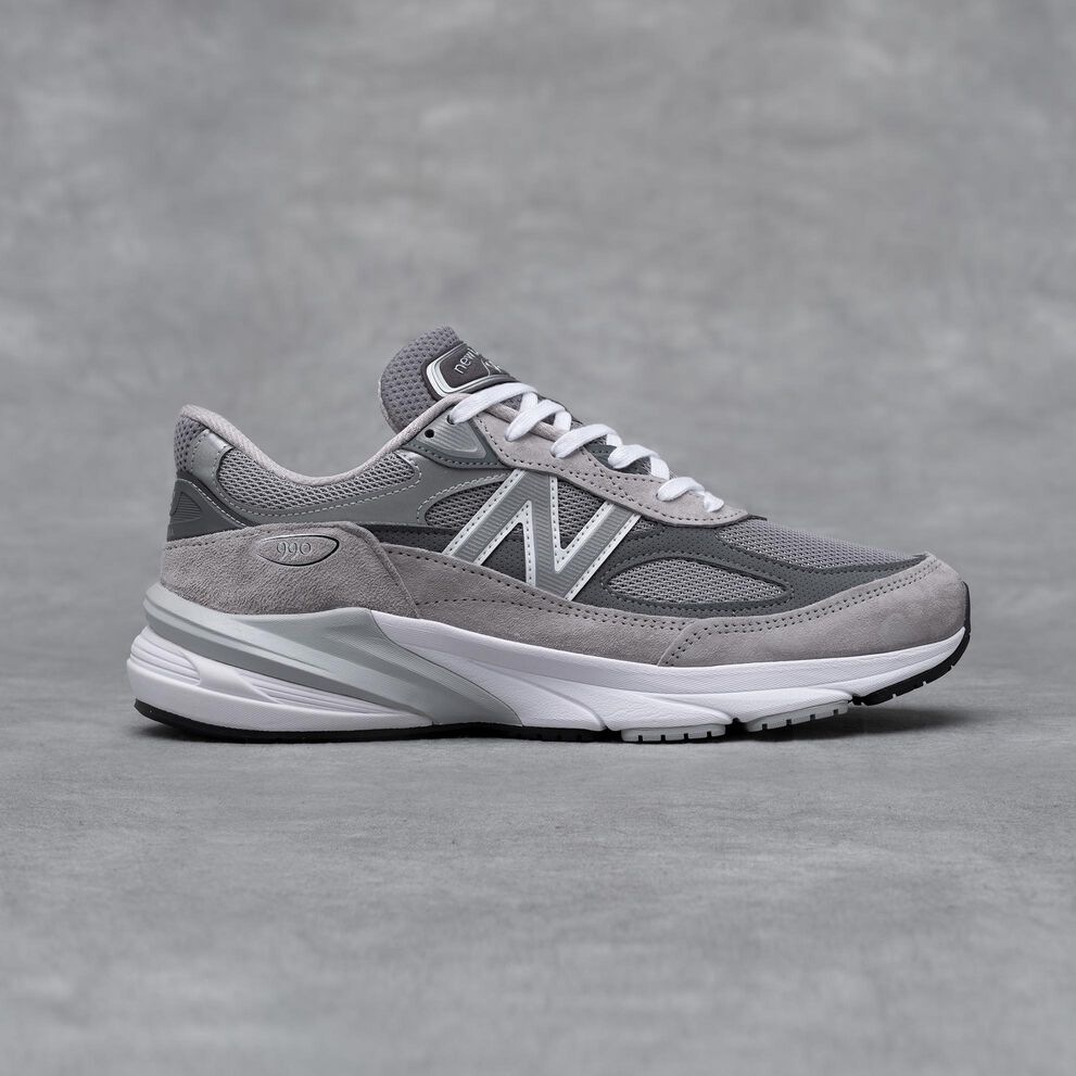 New balance gray tennis shoes