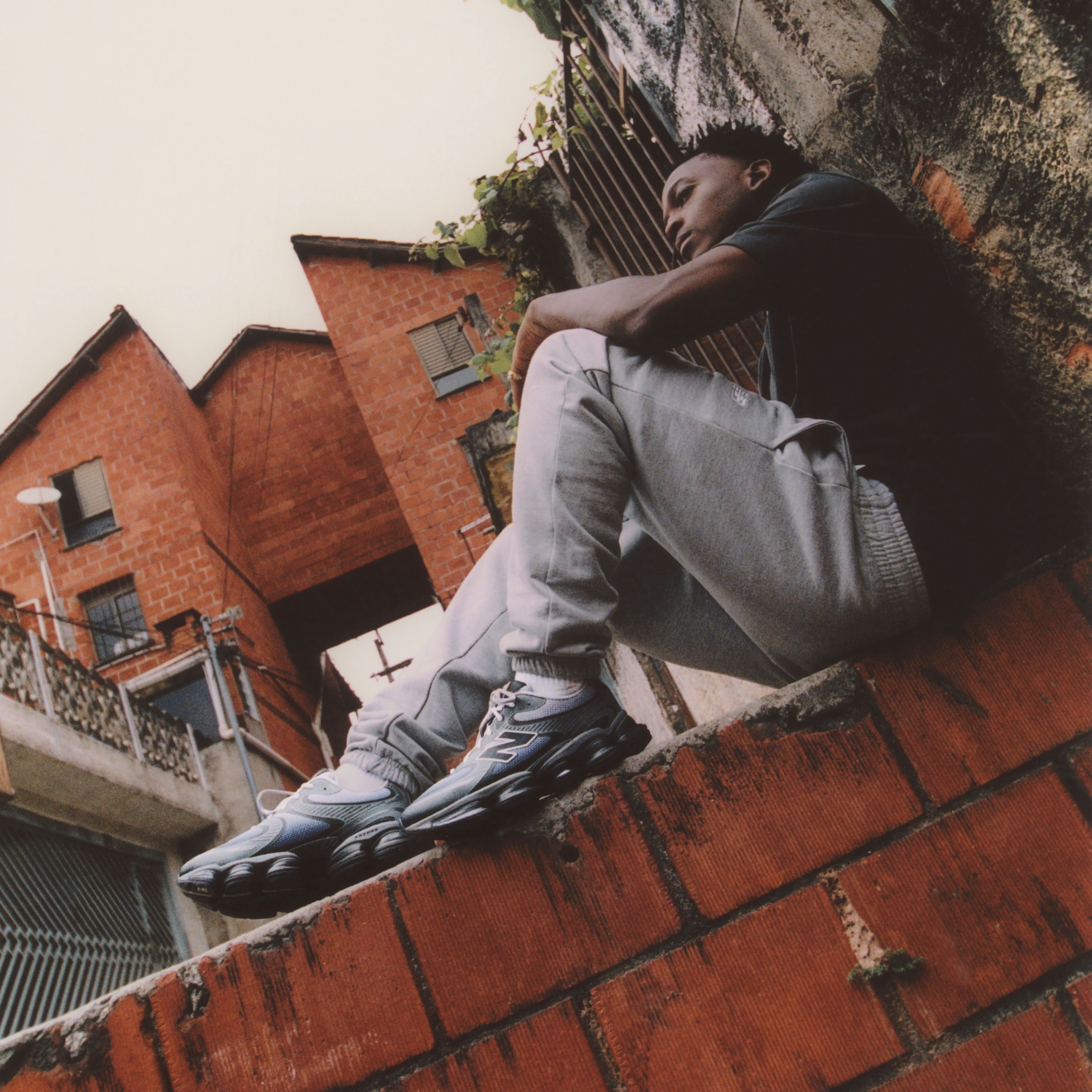 Shop Unisex ABZORB 2000 Lifestyle Shoes Online - New Balance